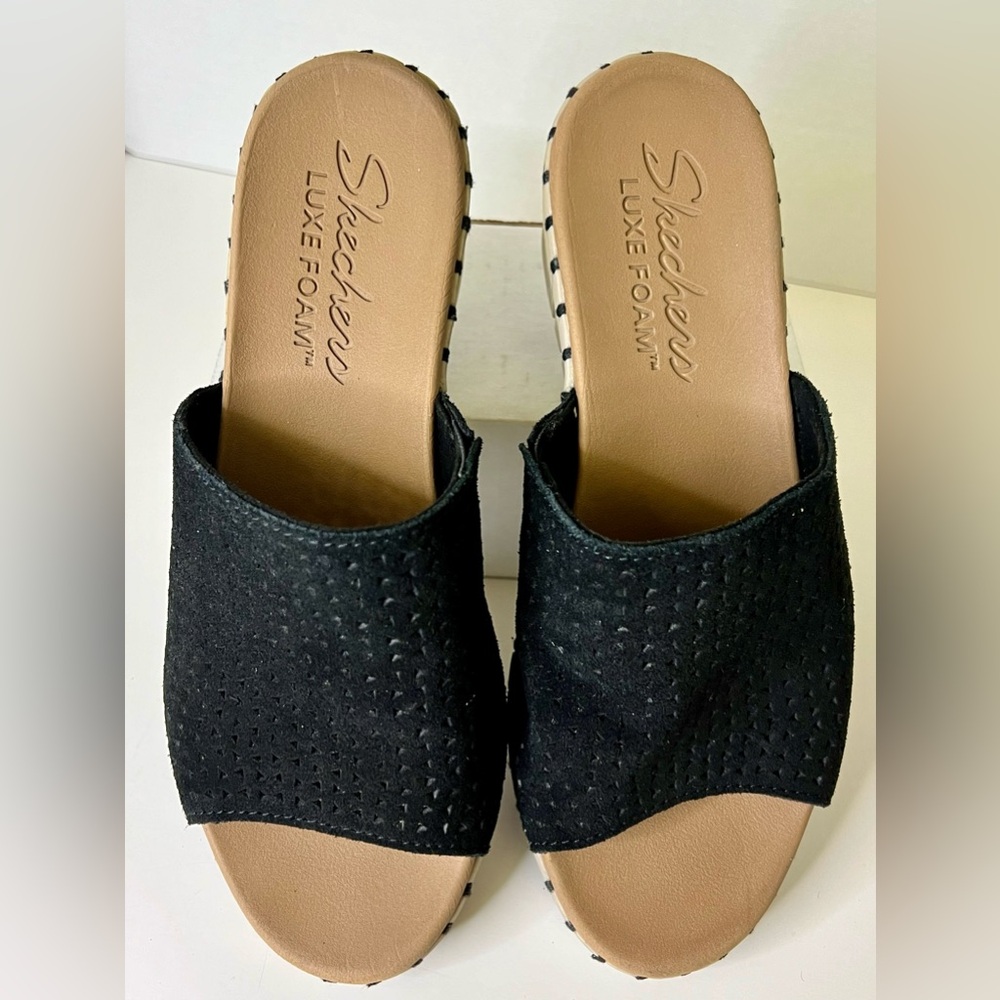 SKECHERS Women’s Luxe Foam Urban Escape Black Wedge Slide Heel Sandals Size 8